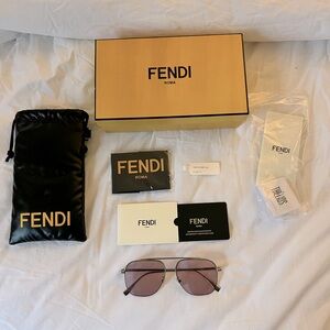 FENDI Bordeaux Mirror Logo Navigator Sunglasses in Pink